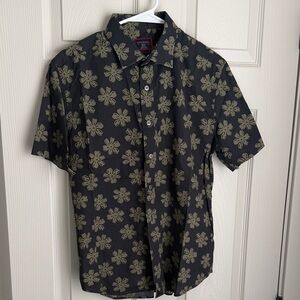 UNTUCKit Black and Tan Floral Button-Down Shirt
